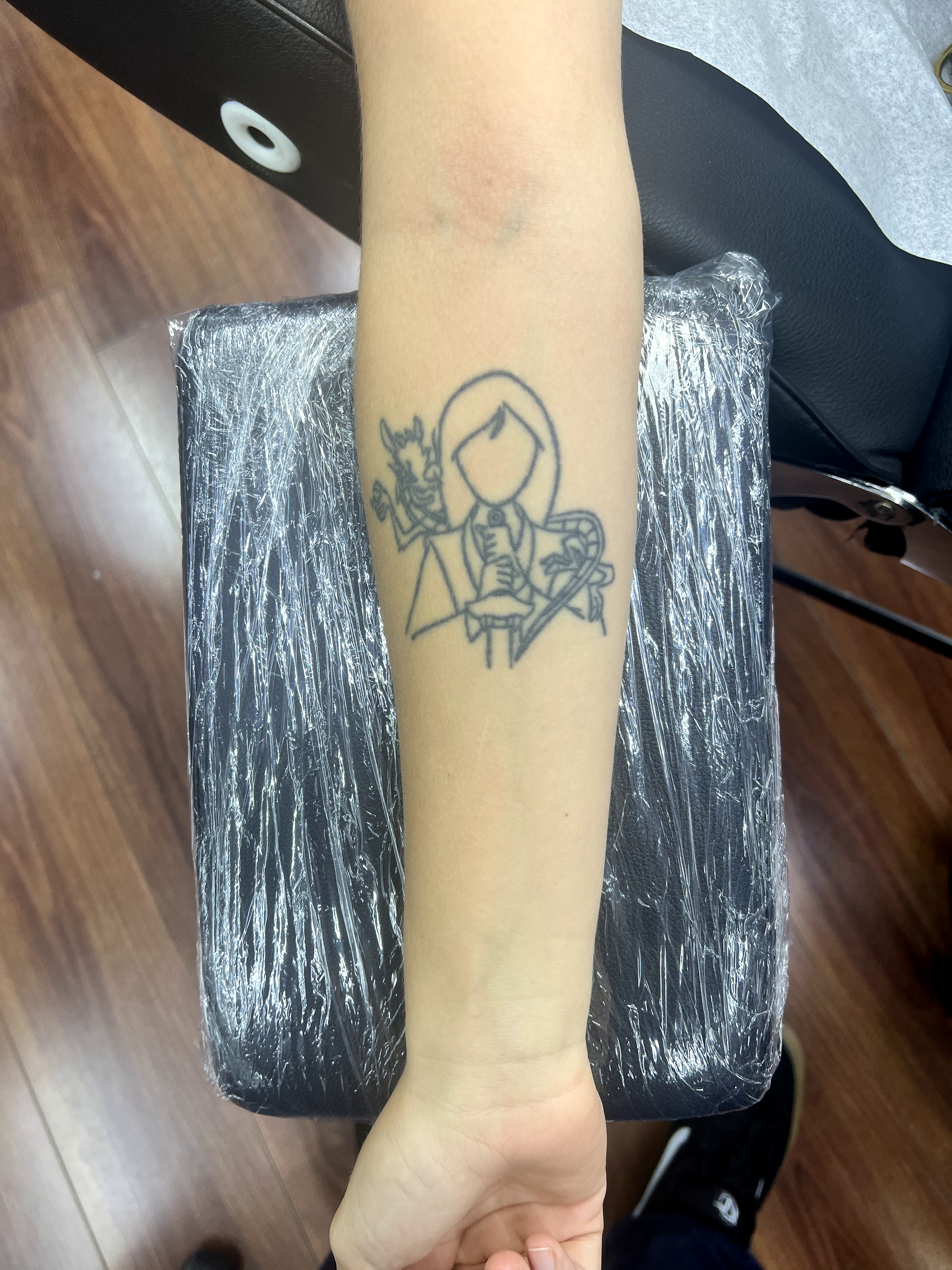 Cover-up antes: diseño simple en el antebrazo