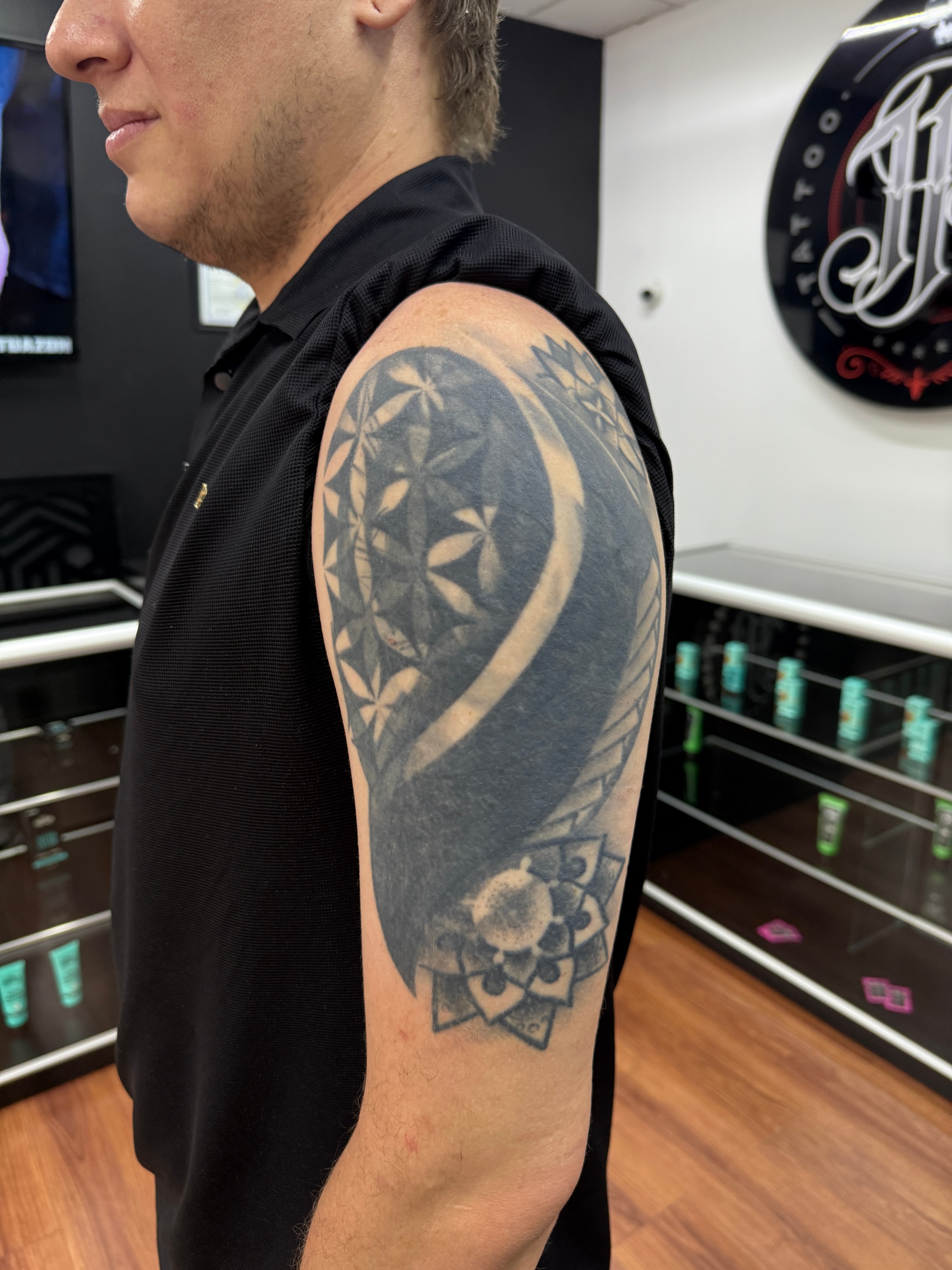 Cover-up antes: caballos corriendo en la pierna