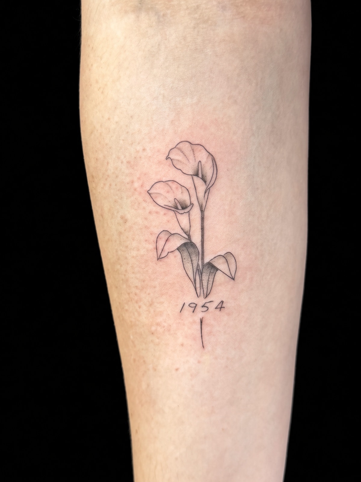 Tatuaje fineline como imagen de referencia