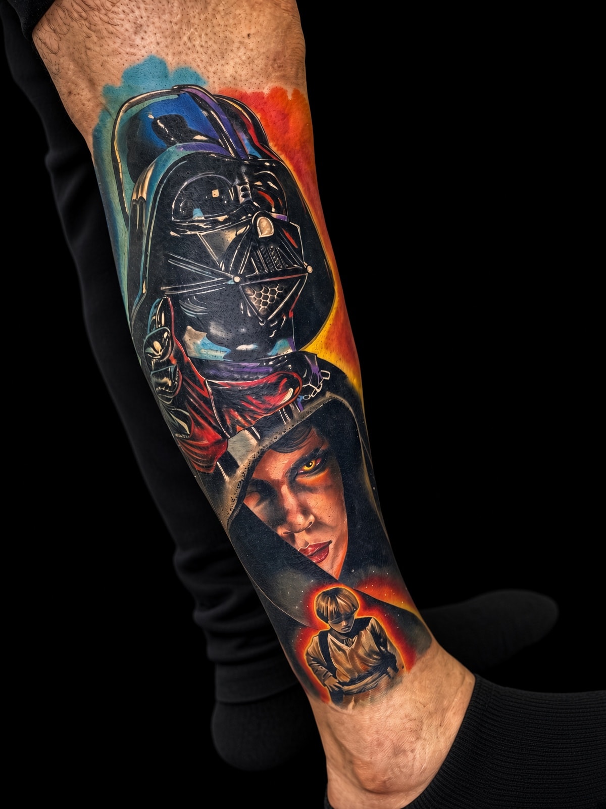 Tatuaje estilo libre de Star Wars con Darth Vader en la pierna
