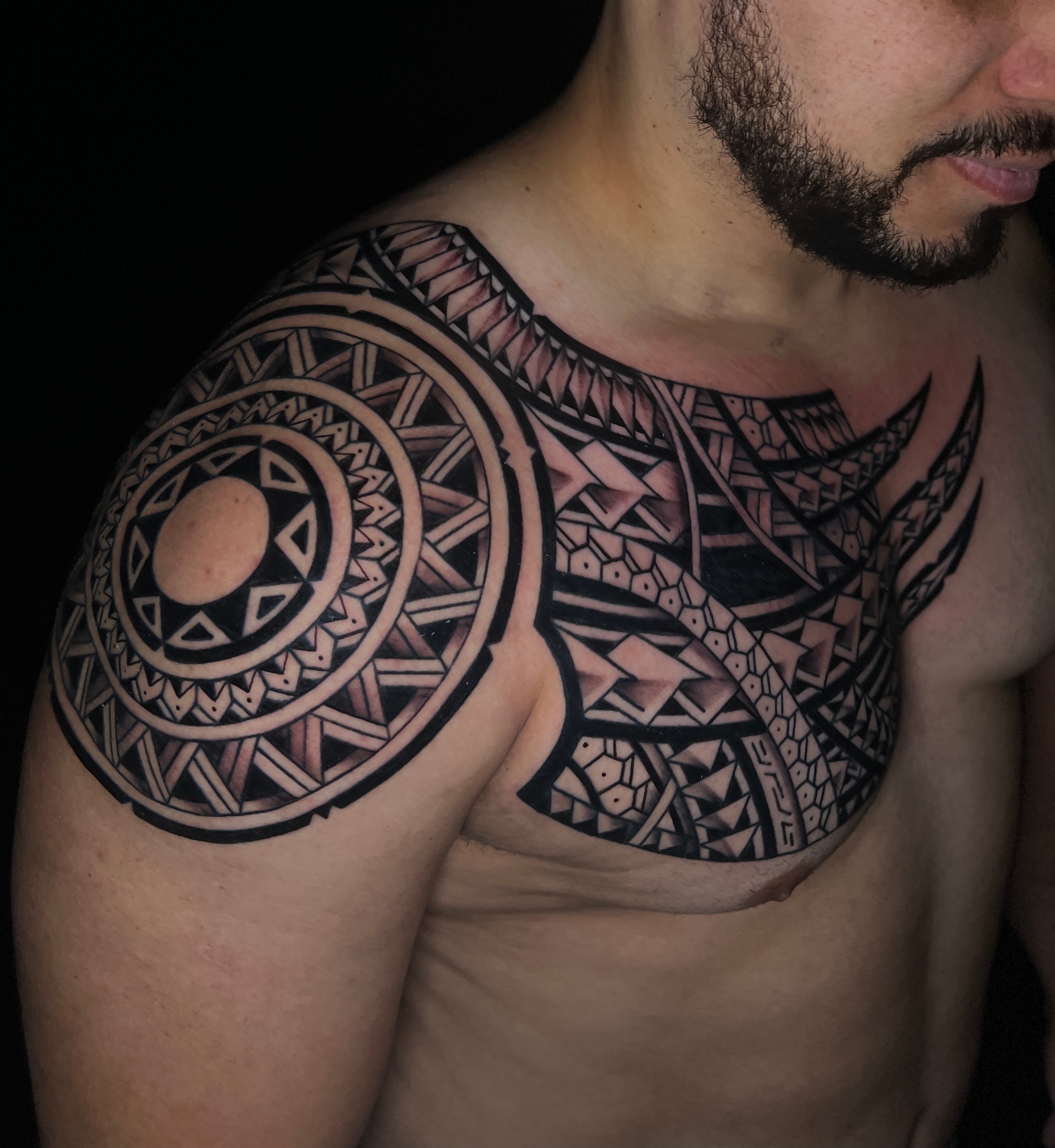 Tatuaje maorí como imagen de referencia