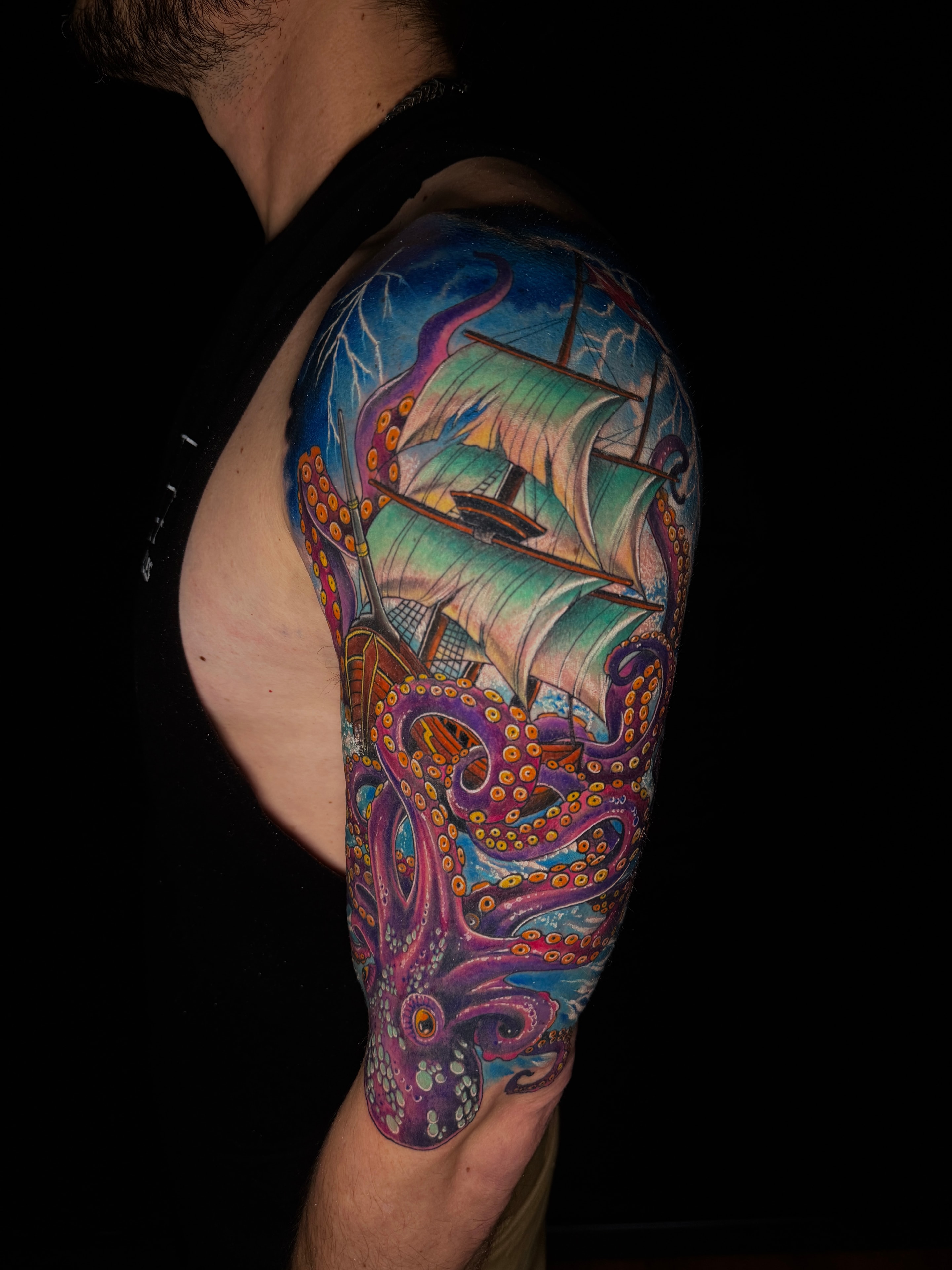 Tatuaje neotradicional como imagen de referencia