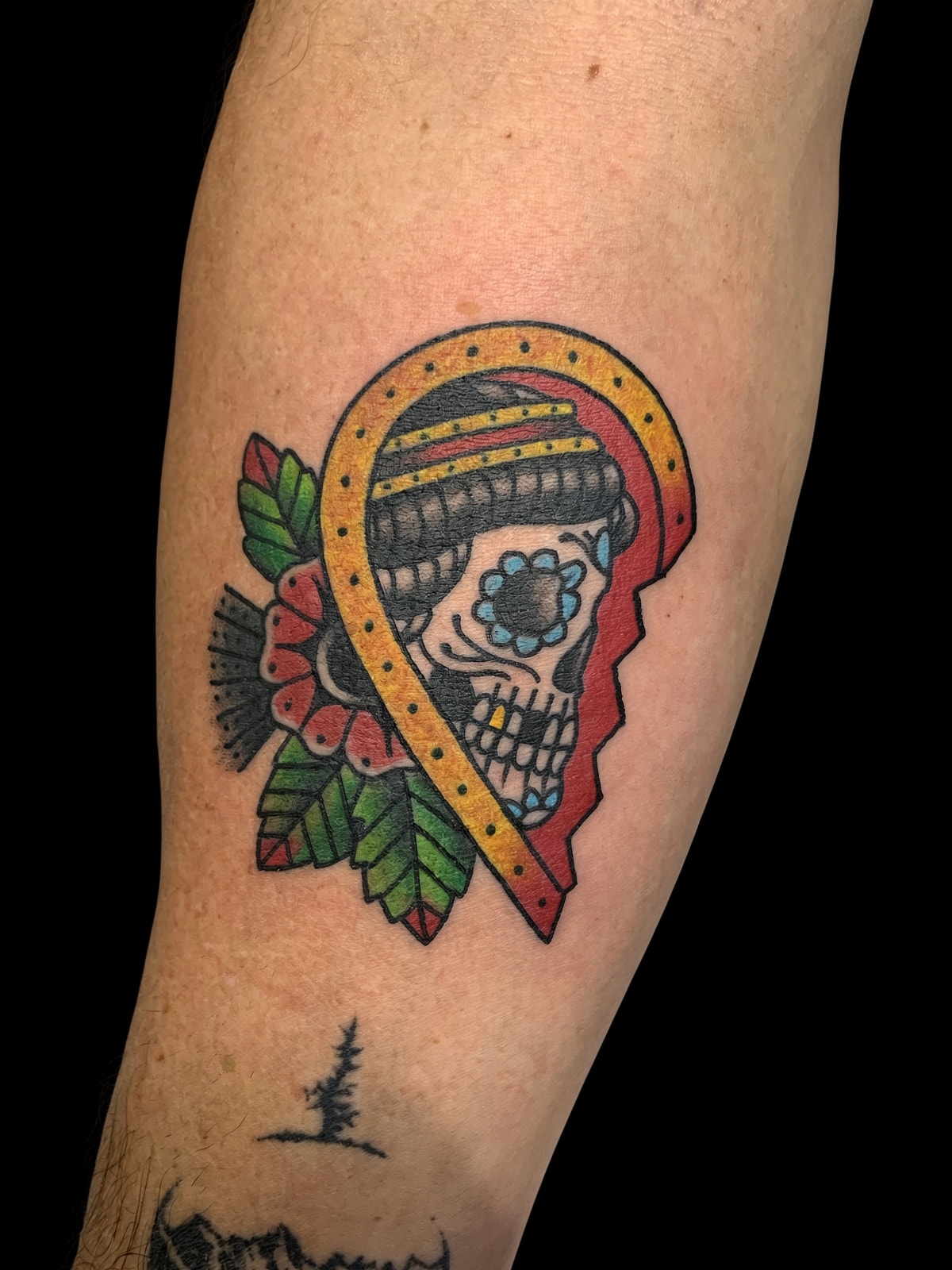 Tatuaje old school de calavera de azúcar con herradura