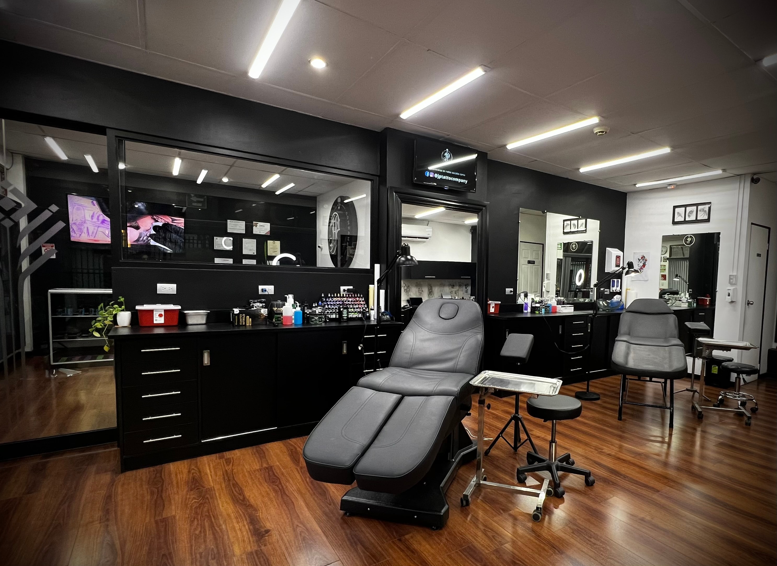 Estaciones de trabajo de JP Tattoo Company en San José